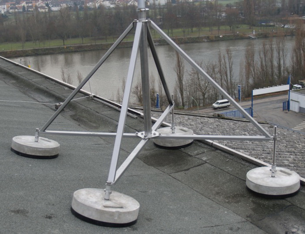 Четырехнога для молниеприемной мачты от 5 до 7 метров